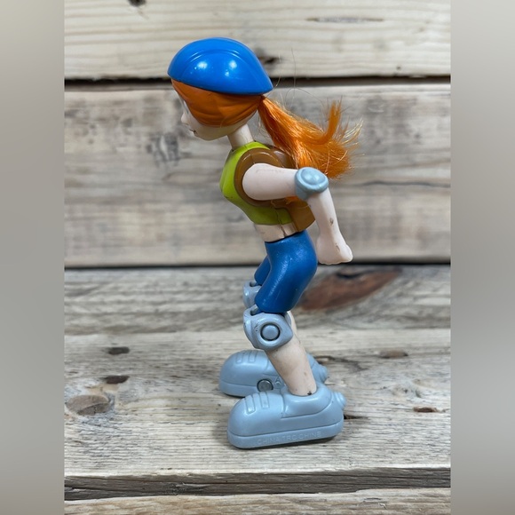 Disney Kim Possible 4” Rollerskating Figure 2003 McDonalds Helmet Kneepads Toy - Picture 3 of 6